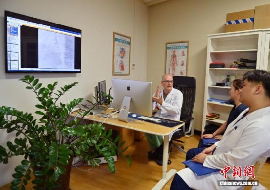 10��17���������L����������(��һ)�������t(y��)���������g(sh��)��(j��ng)�(y��n)������ �z