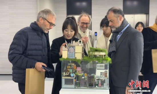 10��23��������(gu��)�����cӰҕ�猣�����L(zh��ng)��������W(xu��)�����c�Ӱ�W(xu��)Ժ(�L(zh��ng)Ӱ�Ӱ�W(xu��)Ժ)�^����W(xu��)����(chu��ng)���Ķ����(d��ng)��(hu��)��(ch��ng)���������� �z