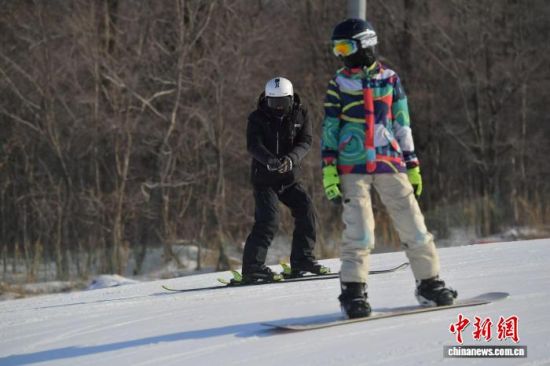 ��ѩ�ۺ������ڼ����е�ѩ��(ch��ng)��ѩ��(�Y�ψD)���� �z