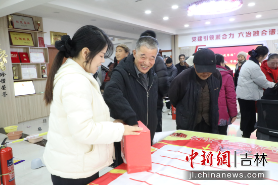 ���񅢼ӻ�ӬF(xi��n)���� ��ʯ��ί������/���D