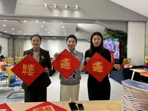 �쁆��(��һ)���O�(�Ҷ�)���(d��ng)�F(xi��n)��(ch��ng)��Ӱ