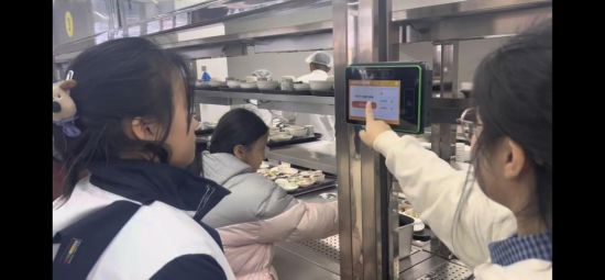 �����y���L������/���D