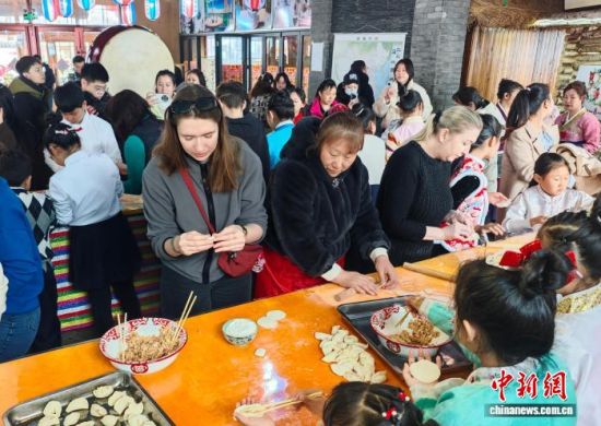 3��8�������ְ��D�����_˹�ο��w�(y��n)��������w���� �z